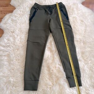 RGSTR brand men’s jogger pants new with out tags size small green & black color